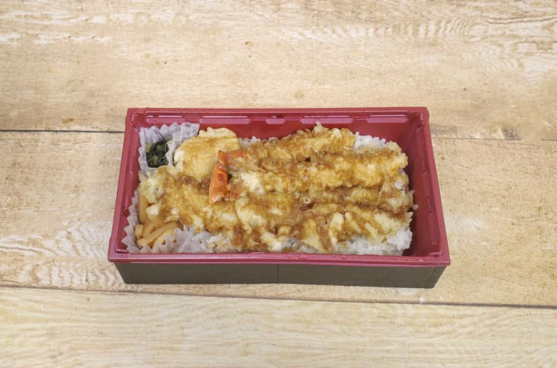 「冬のごちそう天丼(お新香付)」についてくるお新香はたくあん！