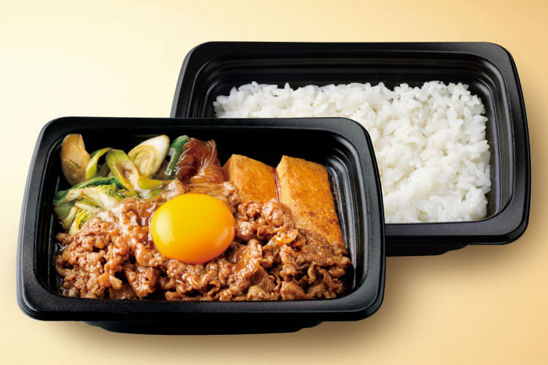 「肉W盛り牛すき焼き弁当【生卵付き】」788円(税込)