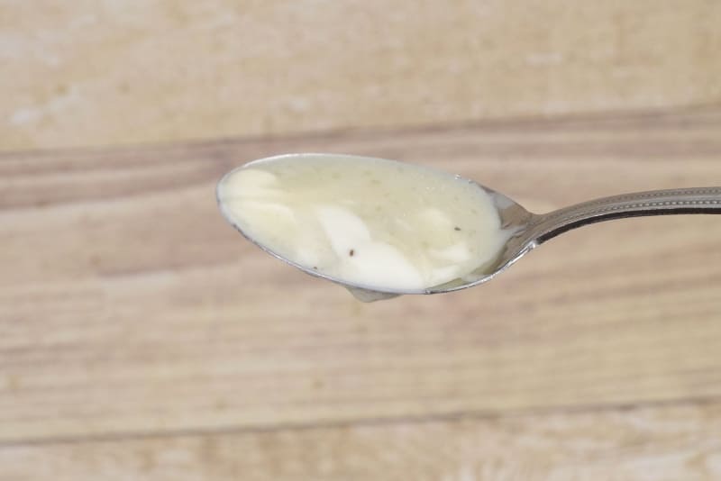 ホワイトソースはにんにくテイスト、チーズソースはホワイトソースに欠けている塩気を補完する関係が構築されています！