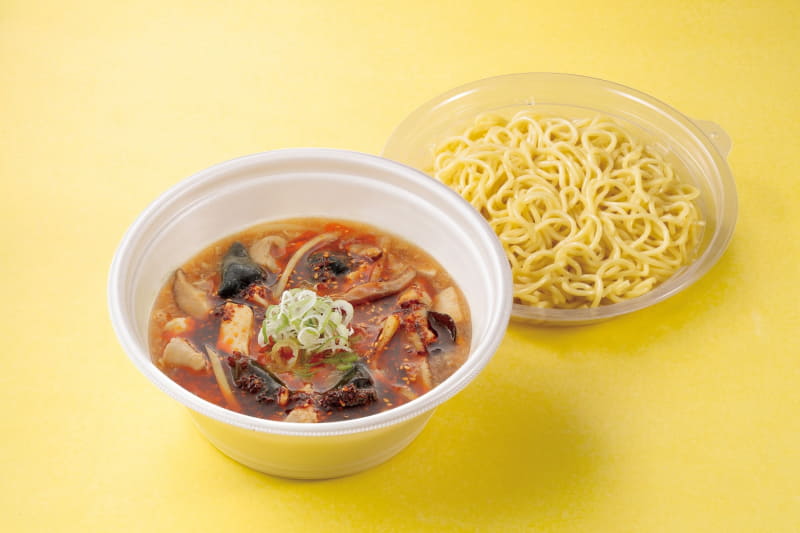 「自家製辣油酸辣湯麺【お持ち帰り】」756円(税込)917kcal