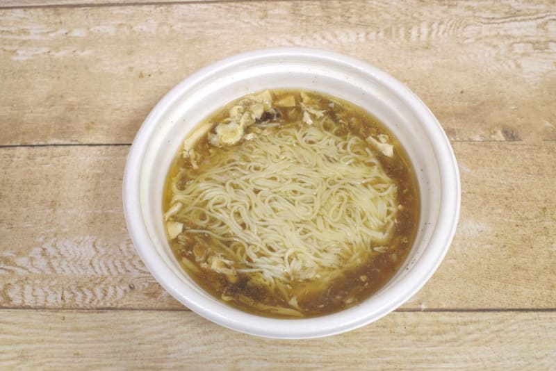 スープがぬるいと麺がスープの中でほどけにくいので、電子レンジの活用を推奨！