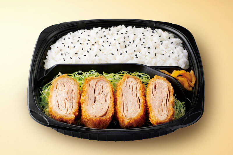 「15層のミルカツ弁当(とんかつソースつき)」637円(税込)