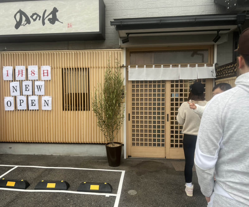 オープン初日は幅広い層が来店