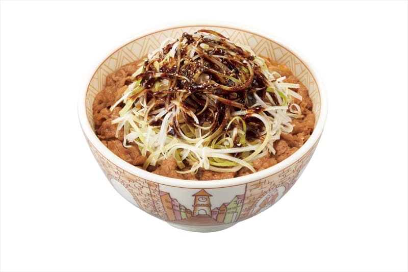 「黒だれ白髪ねぎ牛丼」ミニ530円(税込)554kcal、並盛580円(税込)791kcal、中盛760円(税込)856kcal、大盛760円(税込)1,024kcal、特盛910円(税込)1,234kcal、メガ1,060円(税込)1,516kcal