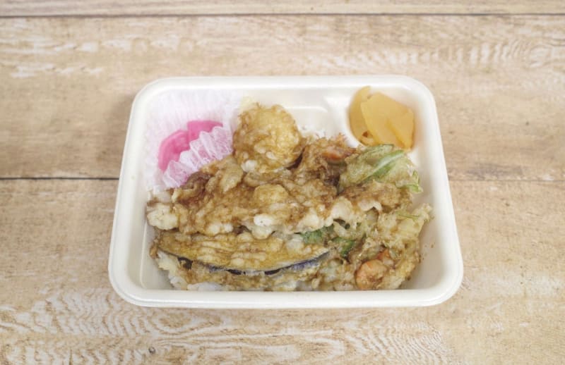 「早春天丼弁当(お新香付)」についてくるお新香はたくあん！