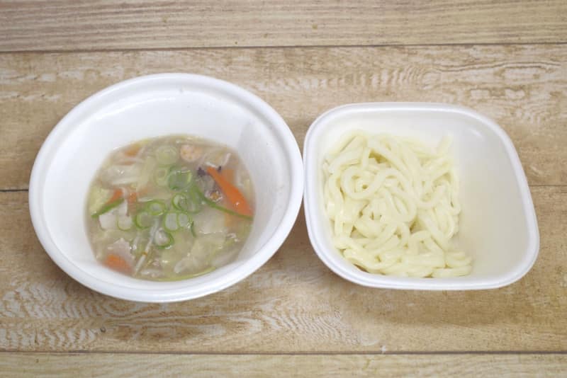 「海鮮ちゃんぽんうどん(単品)」は、スープとうどんを別々の容器にパッキング！