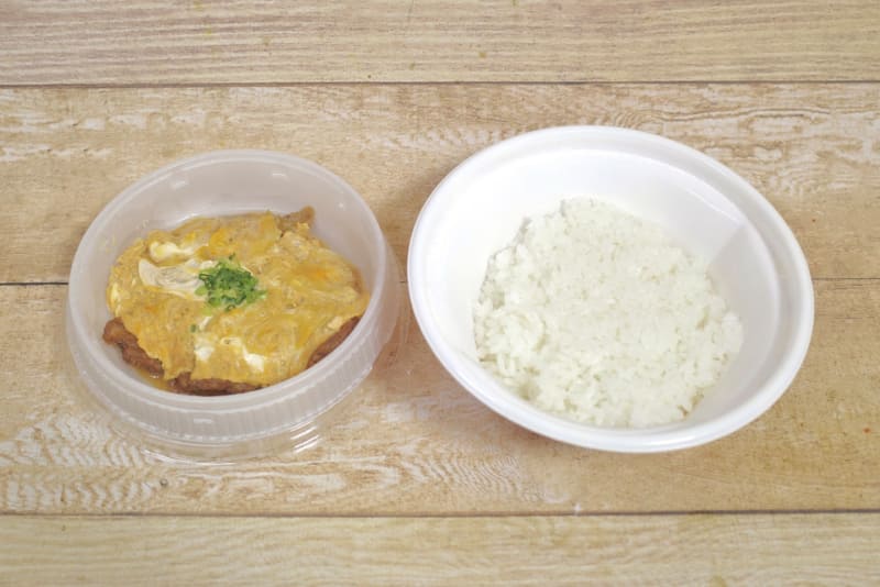 「豚から丼」は、具材とご飯の容器が分かれています！