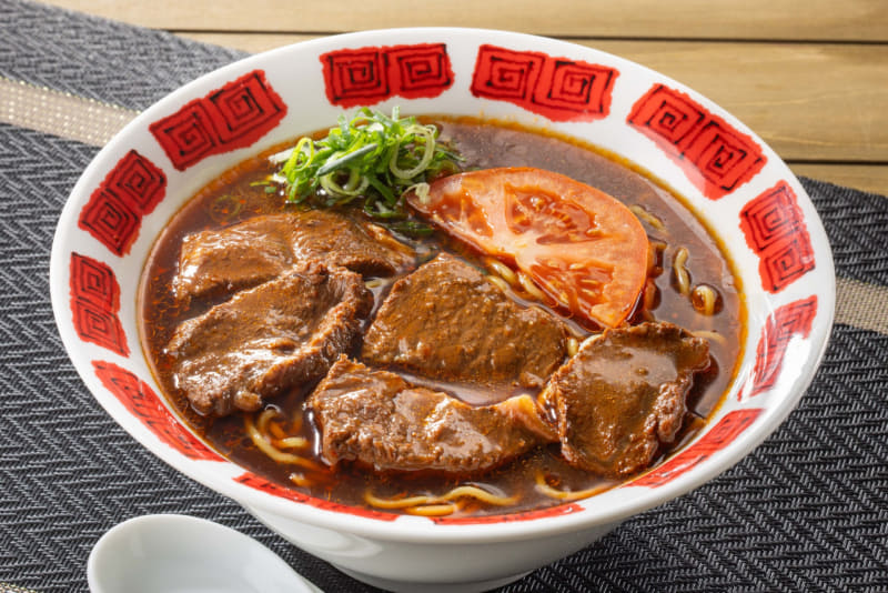 「番茄牛肉麺(ファンチェニューローメン)」989円(税込)