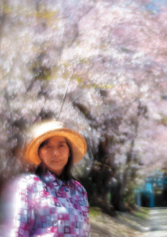 65歳の麻田奈美を福島県伊達市近郊で撮影　(c)青柳陽一