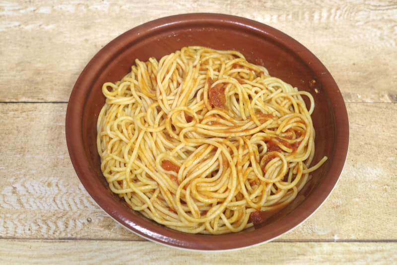 10秒ほどトマトソースとパスタをMIX!