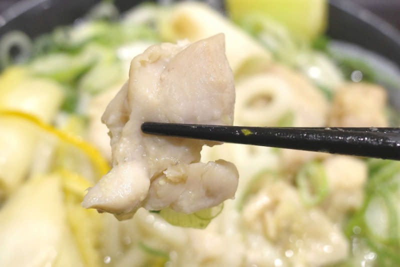 鶏肉は適度なハリと旨味の強さのバランスがグー！