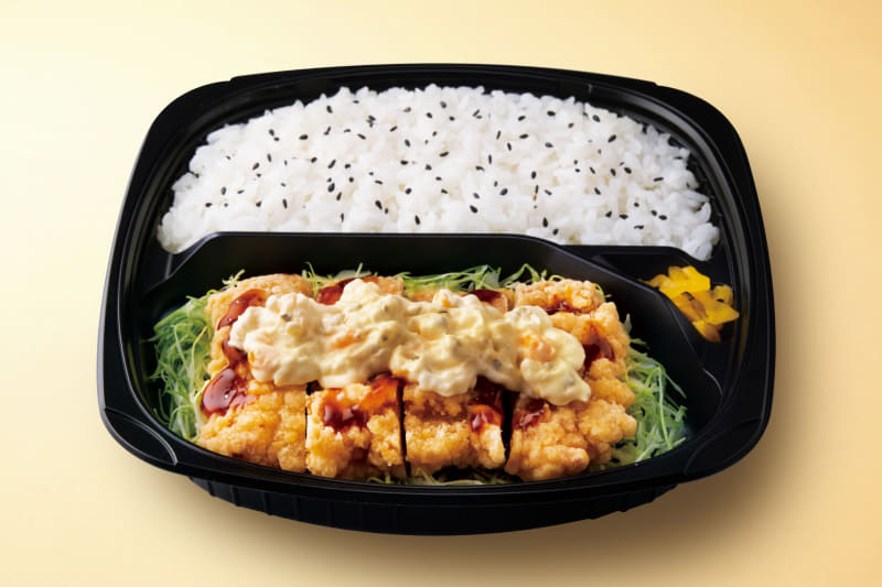 「たっぷりタルタルチキン南蛮弁当」592円(税込)※通常価格646円(税込)932kcal