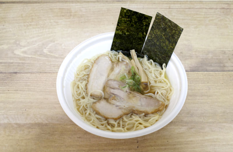 麺と具の位置を整理して食事開始！