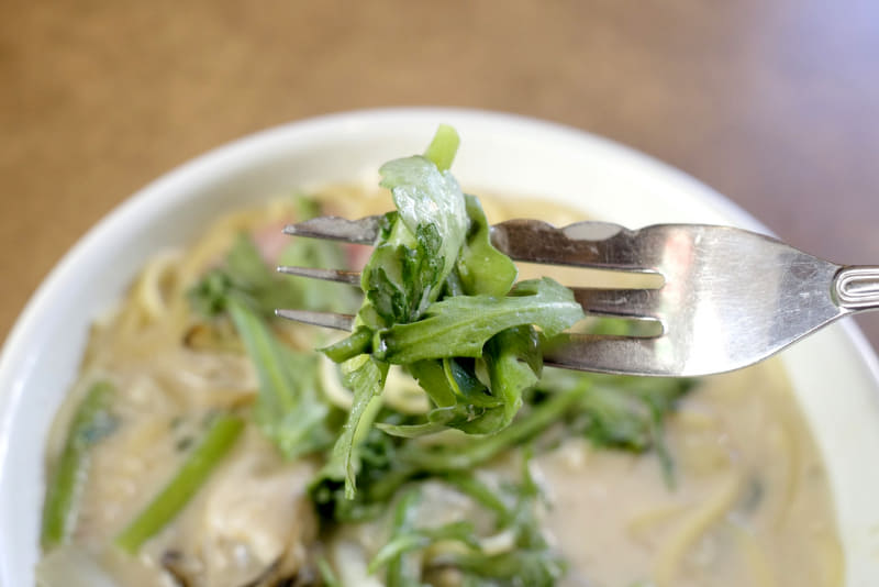 ビターな味の春菊は箸休めに最適！