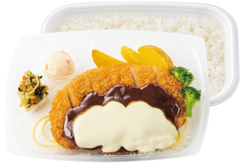 「濃厚チーズ×デミグラスソース チーズデミカツ弁当」740円(税込)929kcal