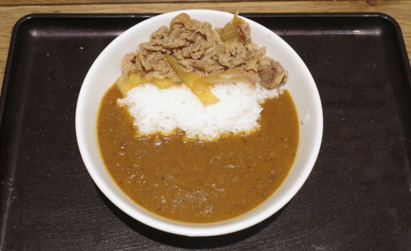 「牛魯珈カレー」は、普段のカレールーよりも色味が鮮やか！