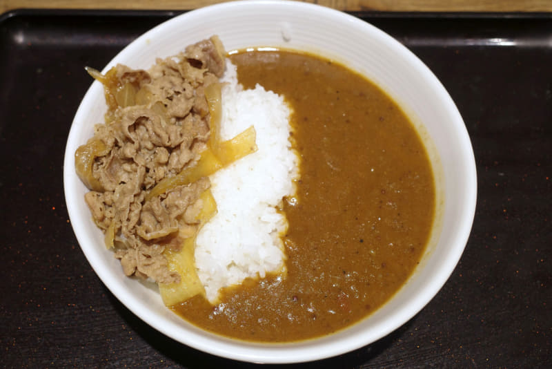 「牛魯珈カレー」は、牛煮肉、ご飯、カレールーコミコミで貧弱感0！