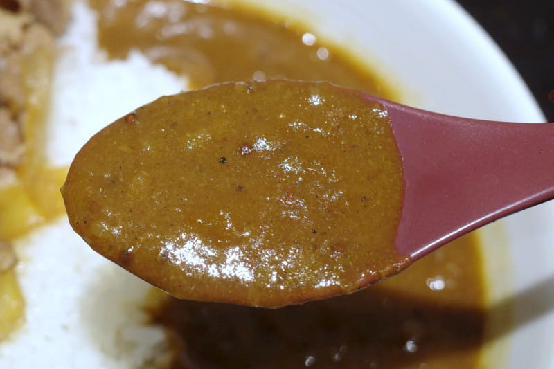 カレールーは兎にも角にも食欲をかき立てる香りの強さに感激する非日常的な味！