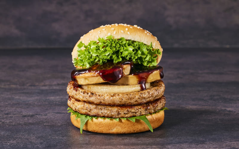 「W神戸牛グラフォアバーガー」2,300円(税込)1,104kcal