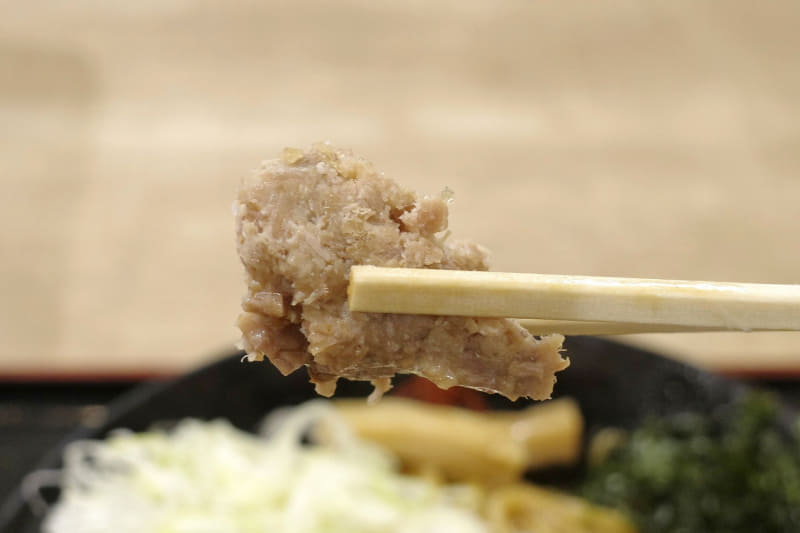 チャーシューは肉の繊維がほぐれて口溶けも良く、旨味もパワフル！