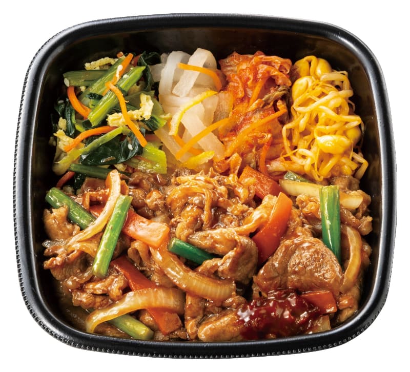 「うま辛やみつき！肉増し焼肉ビビンバ」920円(税込)927kcal