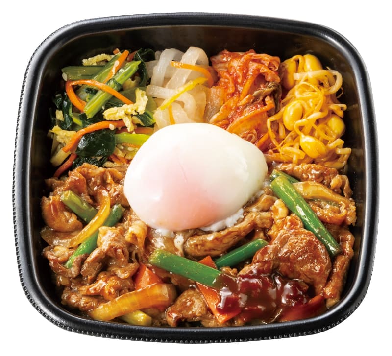 「うま辛やみつき！温玉付き肉増し焼肉ビビンバ」990円(税込)1,001kcal