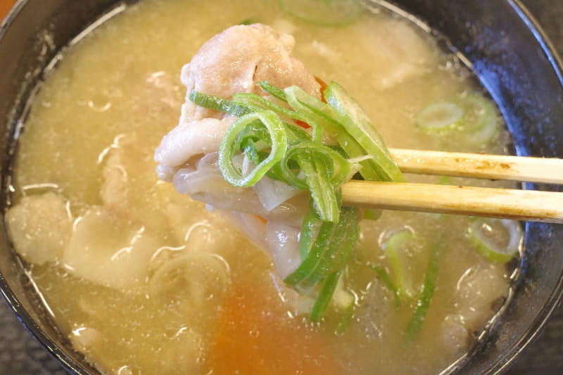 具だくさんな豚汁で食事をFINISH！