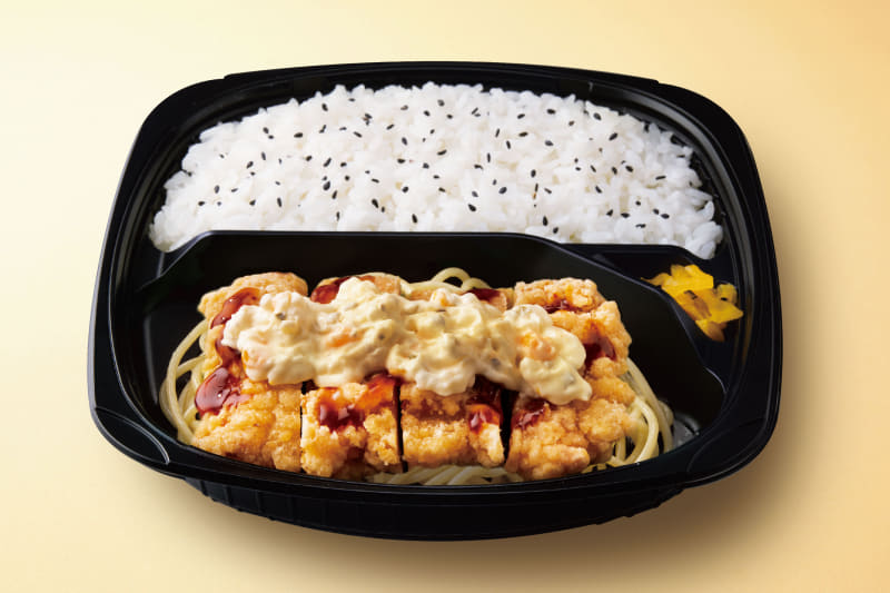「たっぷりタルタルチキン南蛮弁当」592円(税込)※通常価格646円(税込)932kcal