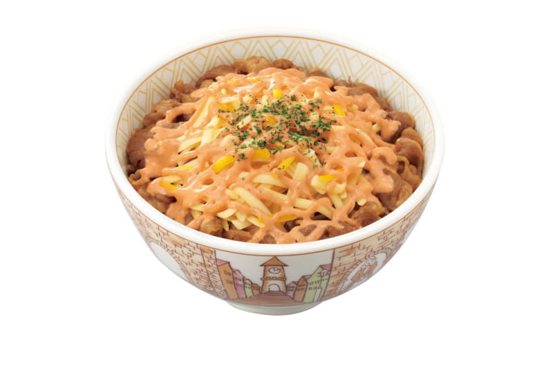 「明太マヨチーズ牛丼」ミニ640円(税込)694kcal、並盛690円(税込)930kcal、中盛860円(税込)996kcal、大盛890円(税込)1,165kcal、特盛1,090円(税込)1,374kcal、メガ1,240円(税込)1,656kcal