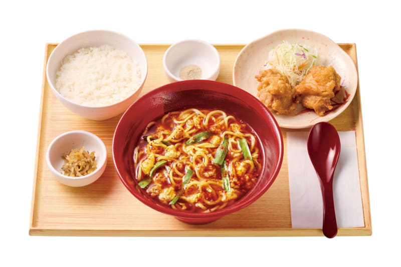 「辛うま麺とから揚げの定食」1,090円(税込)961kcal