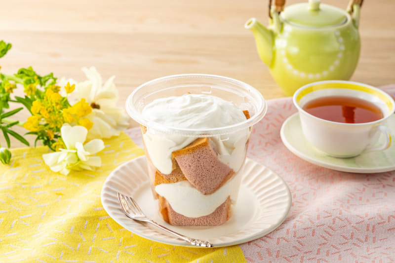 「さくら香るホイップ＆さくらシフォン」421円(税込)412kcal