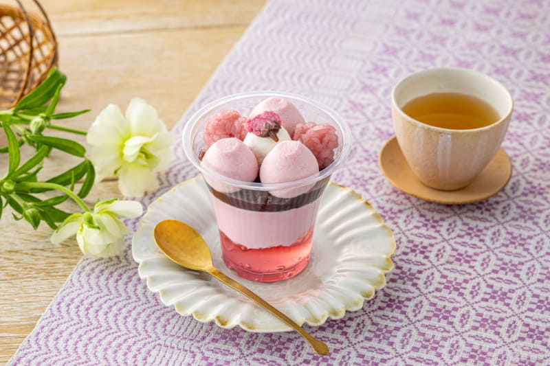 「春の桜パフェ」324円(税込)226kcal