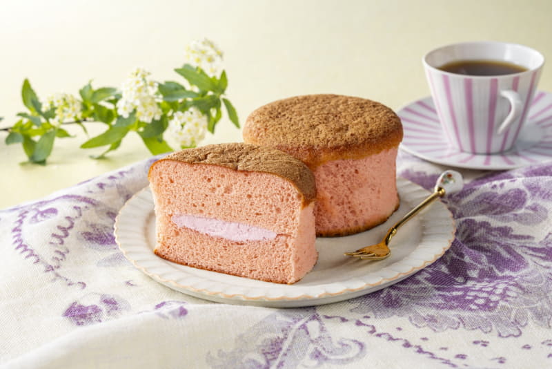 「桜シフォンのホイップサンド」178円(税込)275kcal