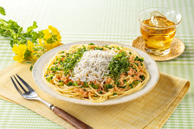 「国産釜揚げしらすと小海老のオイルパスタ」594円(税込)454kcal