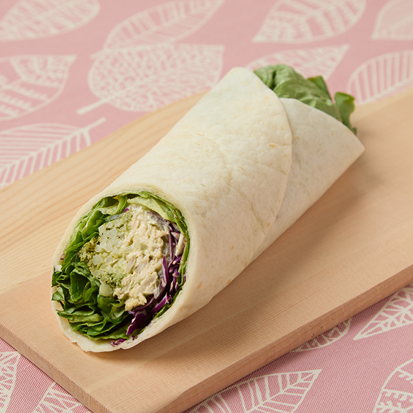 「植物生まれのソイチキンとバジルのサラダラップ」398円(税込)293kcal