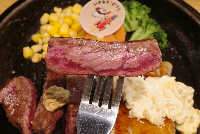 ワイルドステーキは嫌な固さがなく、お肉と脂の旨味もグッドで美味！