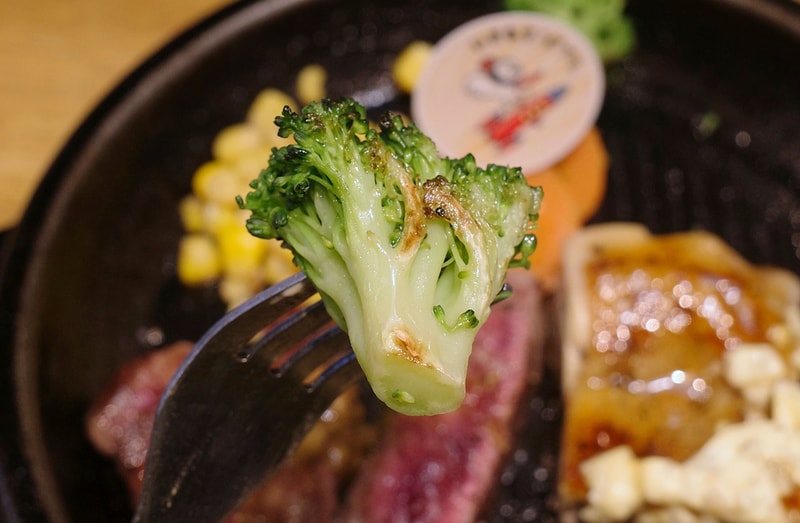ブロッコリーは食事の後半で箸を伸ばしたい！