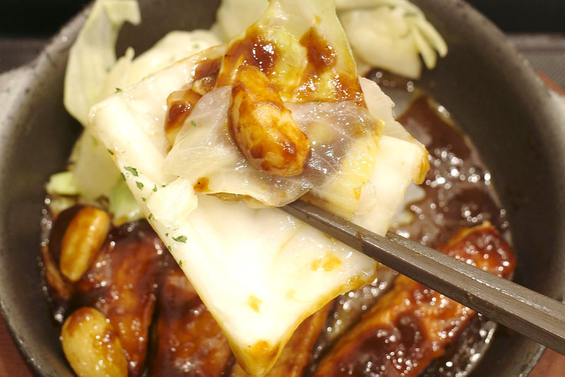 キャベツも素揚げしたにんにく＆にんにく醤油を活用するのが正解！