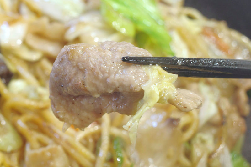 豚肉は脂身がほとんどなく肉々しい旨味満点！