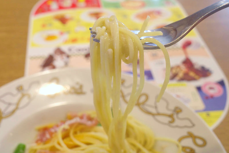 パスタは茹で加減がグッドでベーコンのエキスとトリュフのアロマも纏ってウマー！