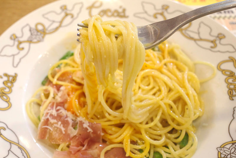 茜美人ブランドの卵黄をパスタに馴染ませた瞬間に数段上の美味しさにパワーアップ! 思わずニッコリ！