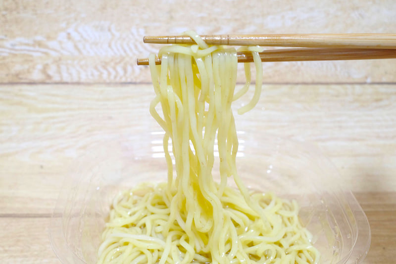 麺は弾力と香りの強さも良好で、ダブル出汁(煮干し出汁+昆布出汁)スープとの相性も抜群！