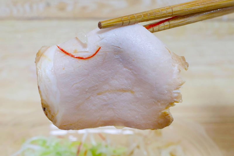 チャーシューはお肉のマッシブな旨味満点！