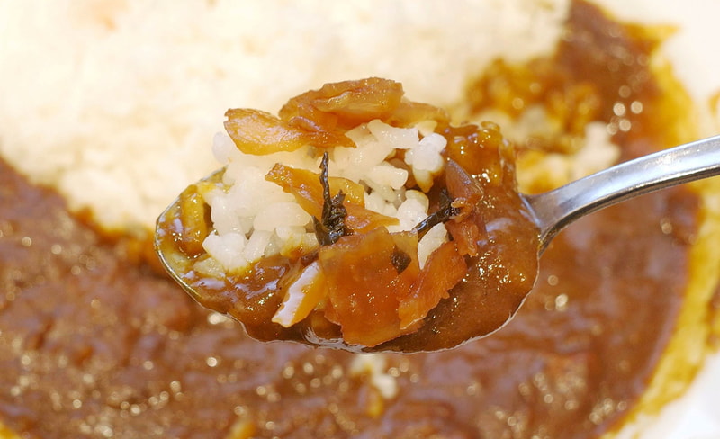「欧風牛タンカレー」のカレールーが辛い！と、感じた方は福神漬けの追加を！