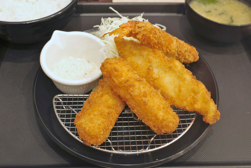 イカフライは2本入っているものの、その他のフライは1本づつ