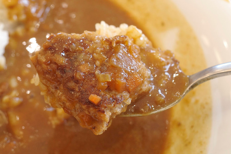 福神漬け以外の具とカレールーをご飯にまとわせてFINISH！