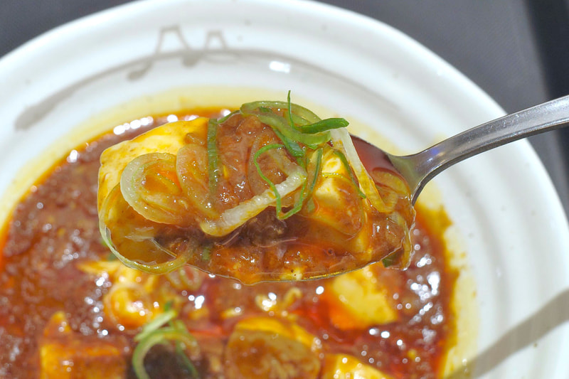 麻婆豆腐は青ねぎも含めてほおばるのが正解！