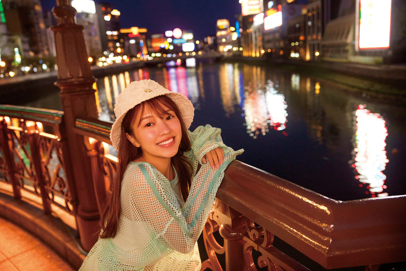 【先行カット】ライトアップされた夜の那珂川。福岡と博多の2つの町にかかる「福博であい橋」で。　撮影／桑島智輝　(c)光文社