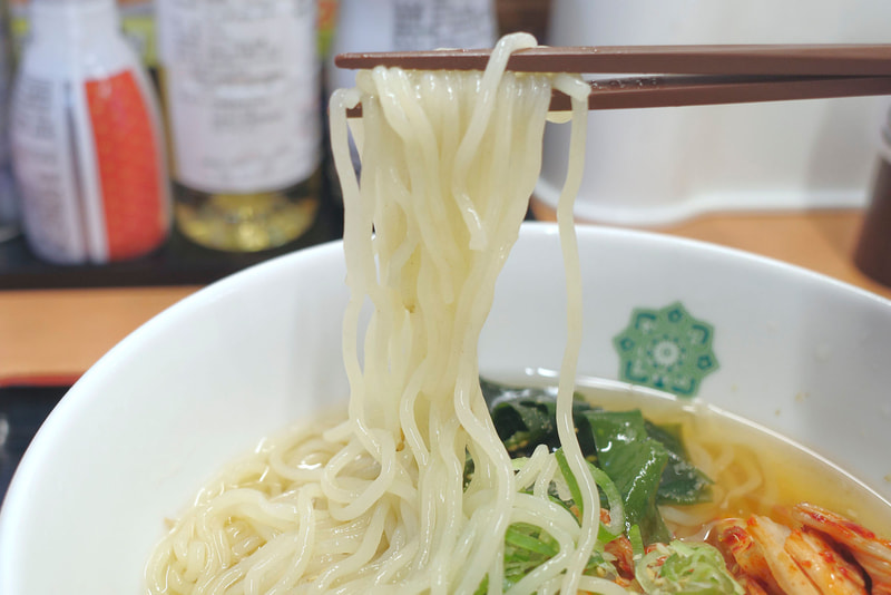麺は「冷麺」ならでは歯ごたえが楽しめる上に、芯までスープの味が浸透してウマウマ！