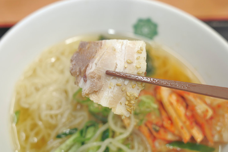 旨味豊かなチャーシューはあと数枚ほど欲しいのが本音！